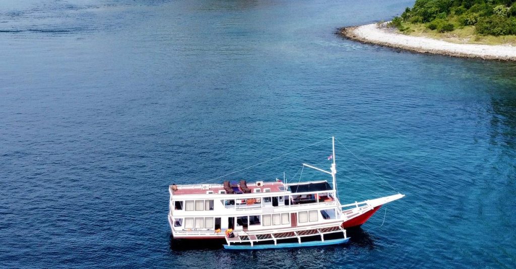 Sewa Phinisi Komodo, Sewa Phinisi Labuan Bajo, Sewa Kapal Komodo, Paket Tour Labuan Bajo, Sewa Kapal Labuan Bajo